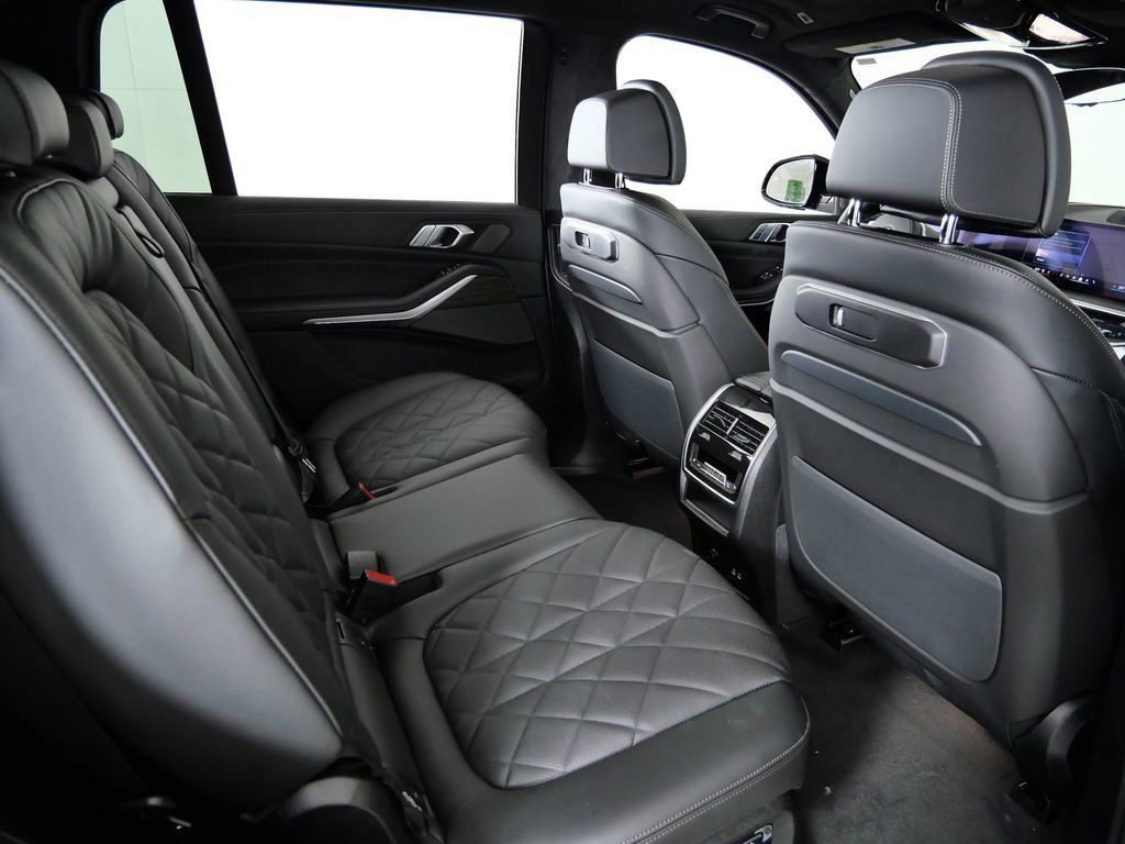 Thumbnail: 2026 BMW X7 - 27