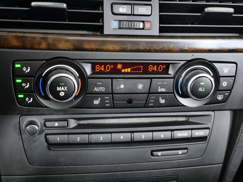 Thumbnail: 2011 BMW 3 Series - 43