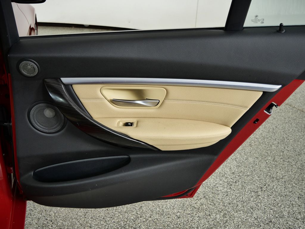 Thumbnail: 2017 BMW 3 Series - 25