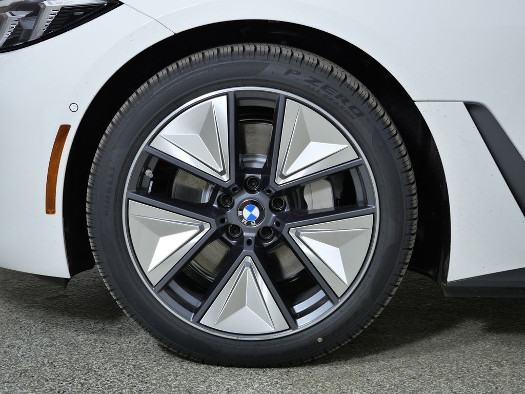 Thumbnail: 2026 BMW i4 - 17