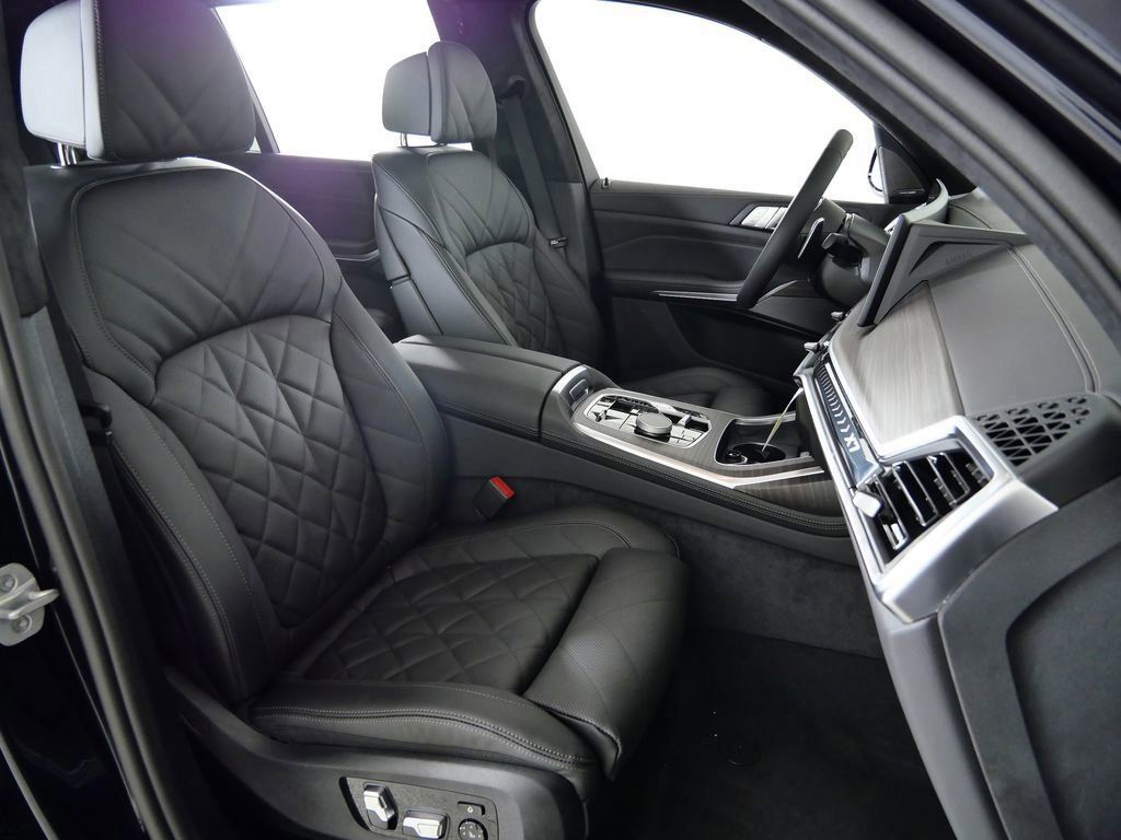 Thumbnail: 2026 BMW X7 - 22