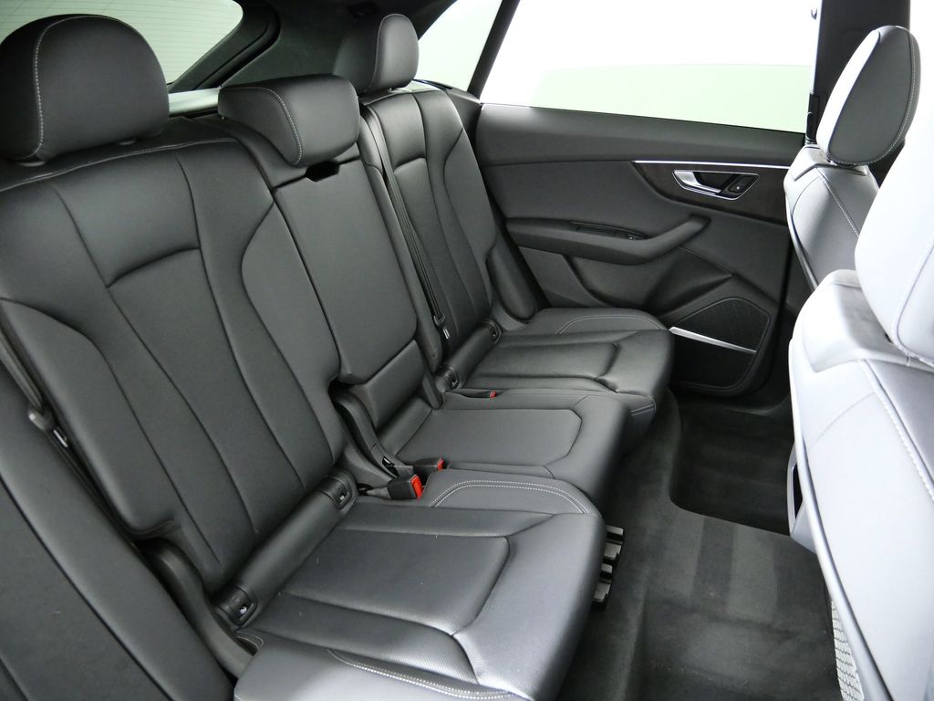 Thumbnail: 2020 Audi Q8 - 28