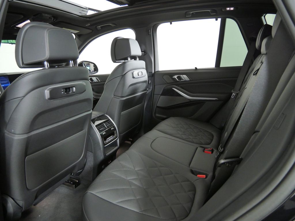 Thumbnail: 2026 BMW X5 - 32