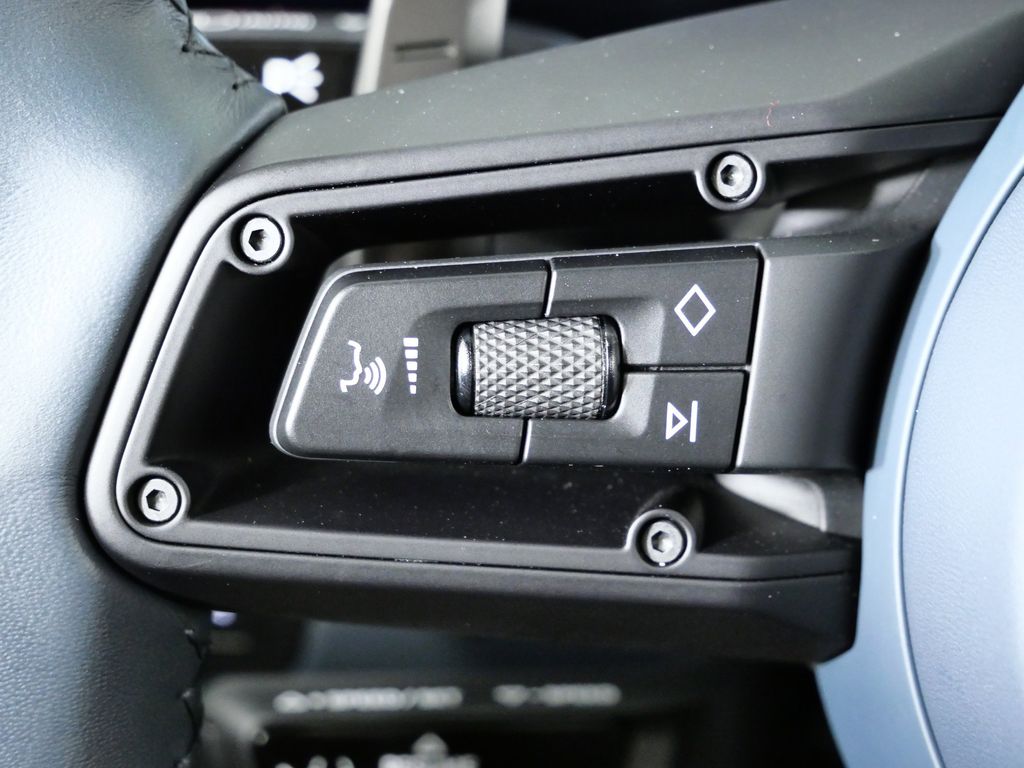 Thumbnail: 2023 Porsche 911 - 35