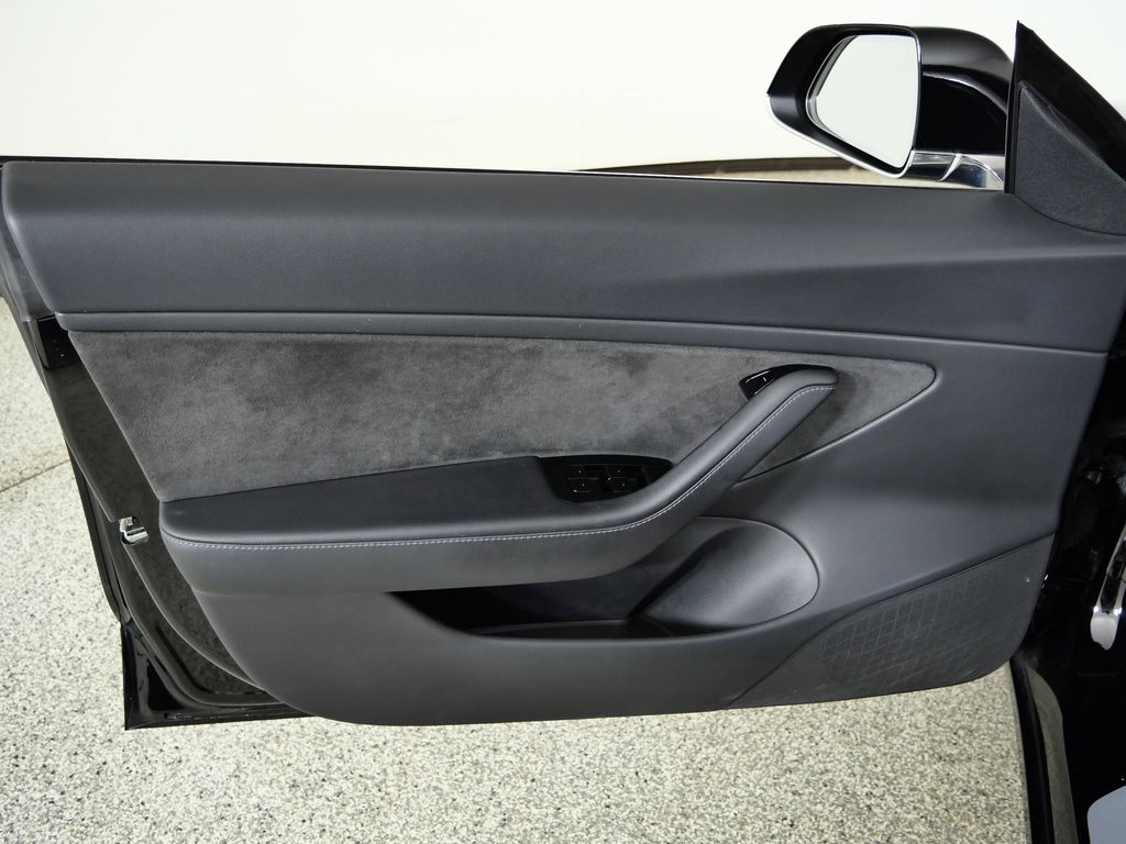 Thumbnail: 2018 Tesla Model 3 - 33