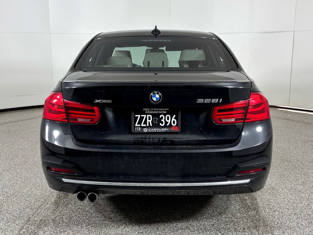 Thumbnail: 2016 BMW 3 Series - 7