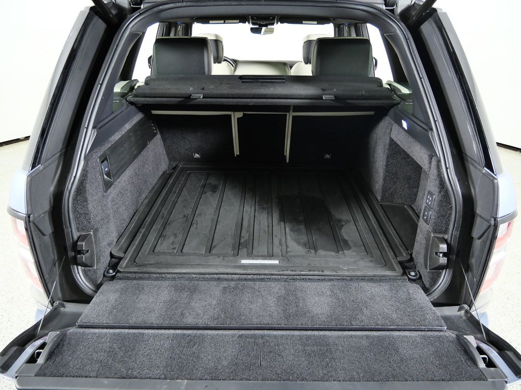 Thumbnail: 2022 Land Rover Range Rover - 28