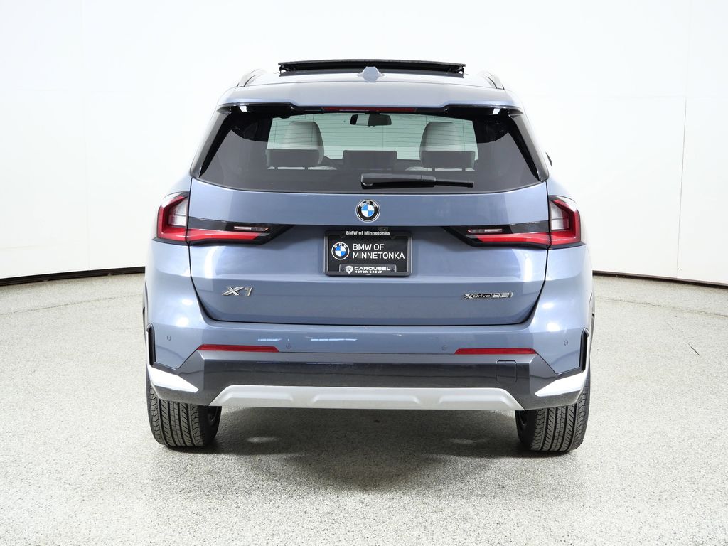 Thumbnail: 2026 BMW X1 - 10