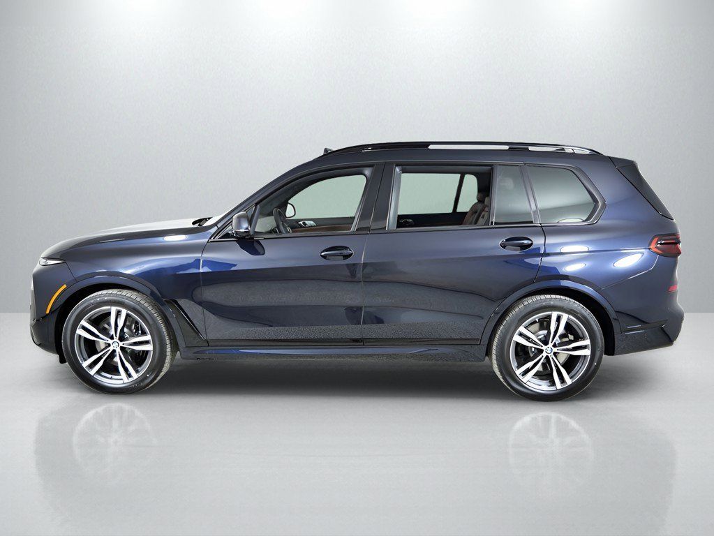 Thumbnail: 2026 BMW X7 - 16
