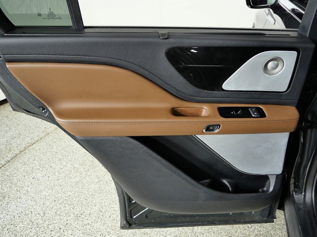 Thumbnail: 2023 Lincoln Aviator - 30