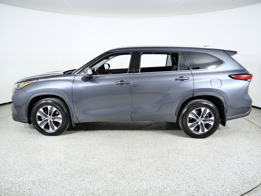 Thumbnail: 2020 Toyota Highlander - 16