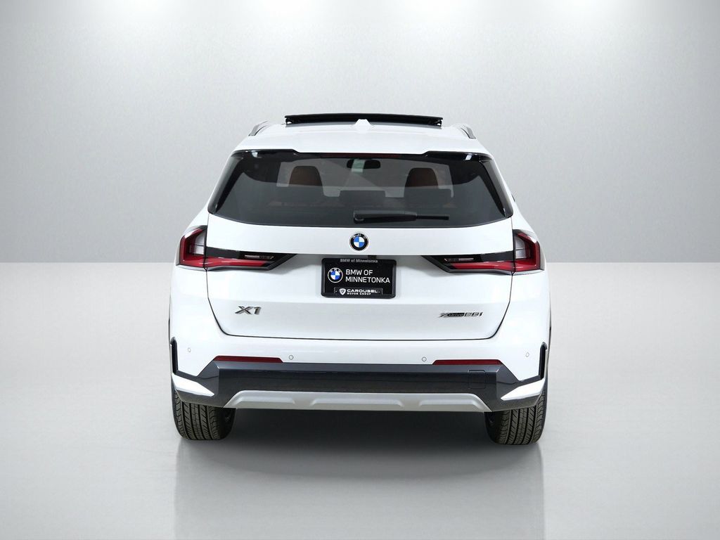 Thumbnail: 2026 BMW X1 - 10