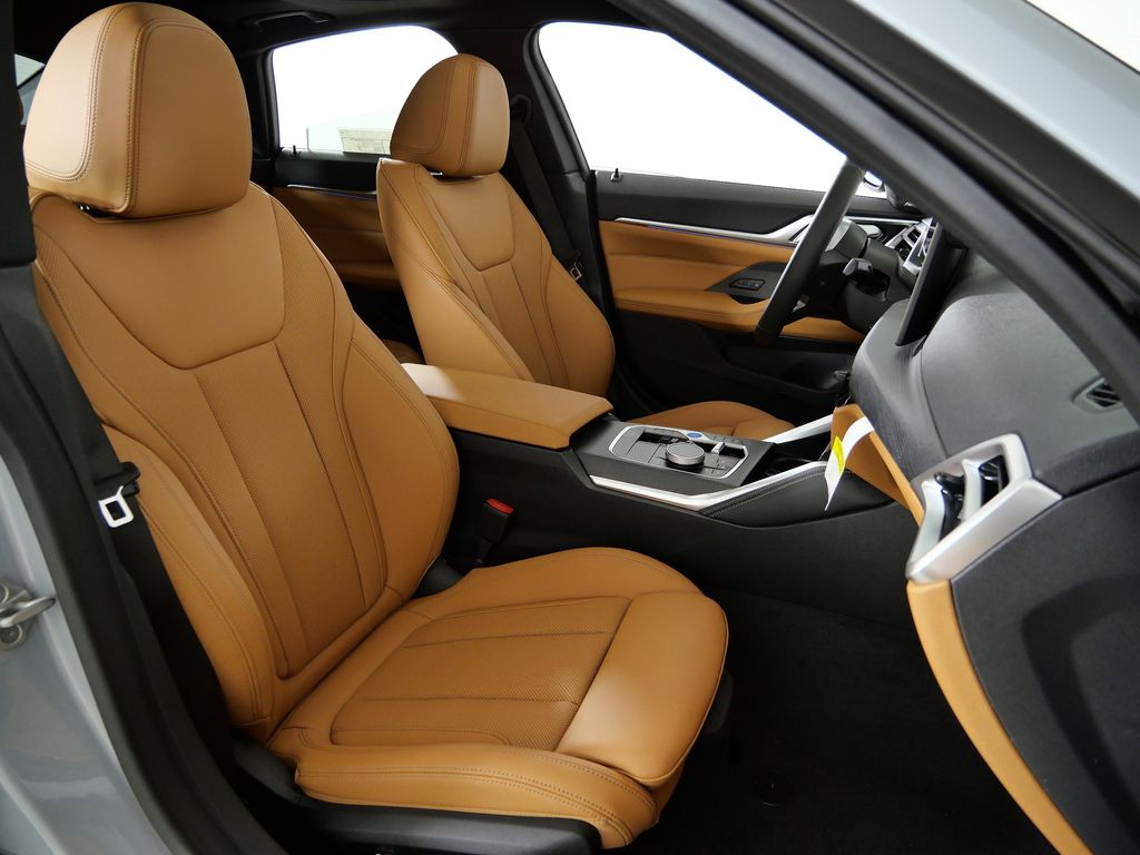 Thumbnail: 2026 BMW i4 - 21