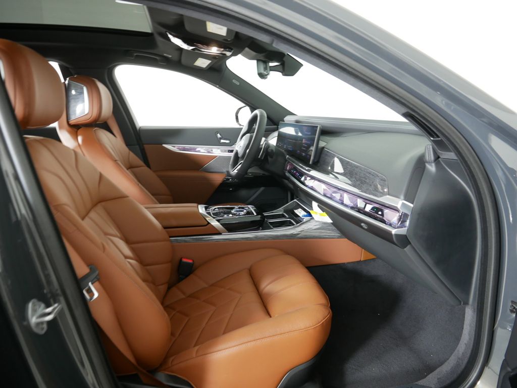 Thumbnail: 2025 BMW 7 Series - 20