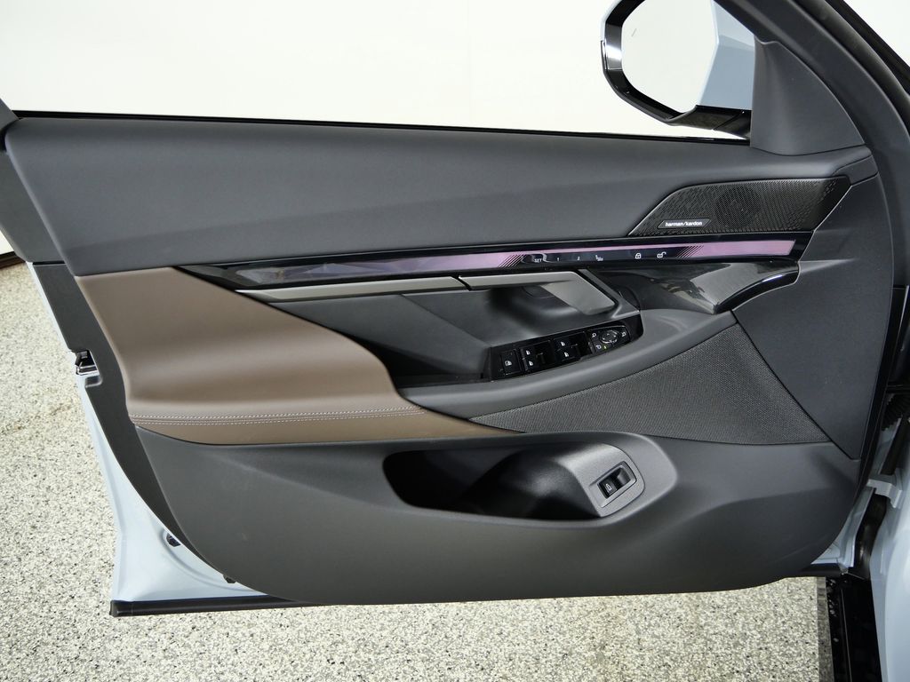 Thumbnail: 2026 BMW 5 Series - 31