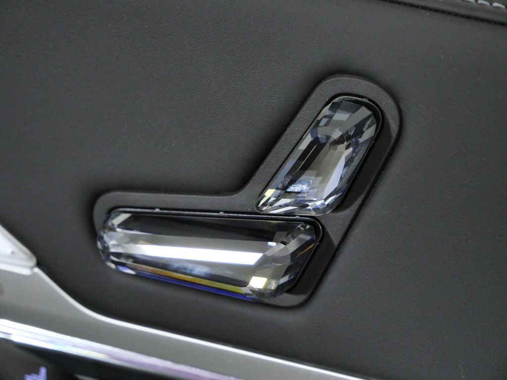 Thumbnail: 2023 BMW i7 - 24