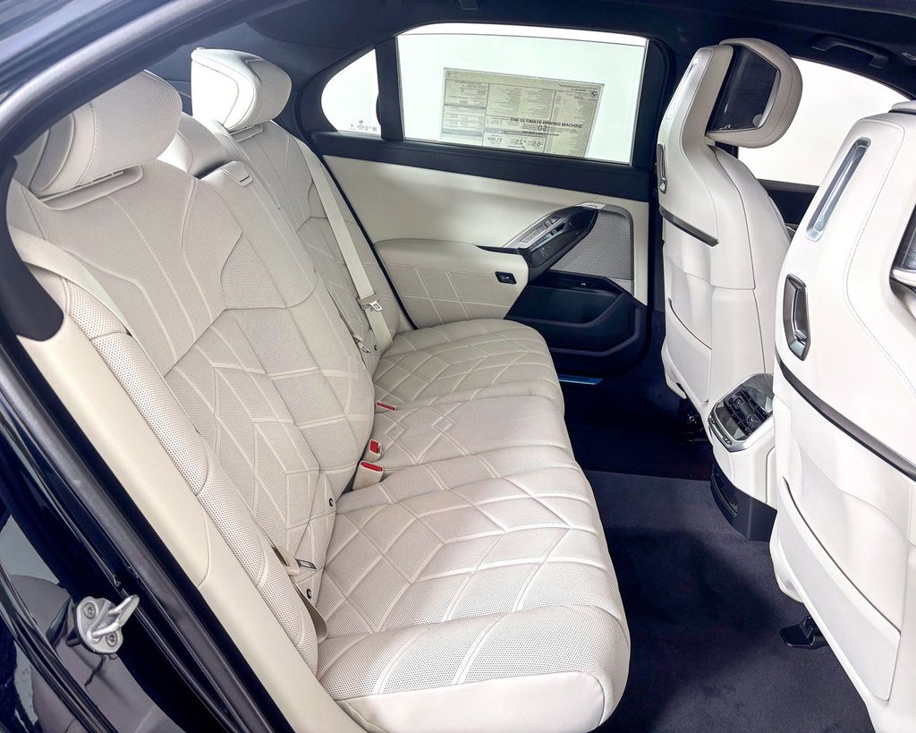 Thumbnail: 2025 BMW 7 Series - 23