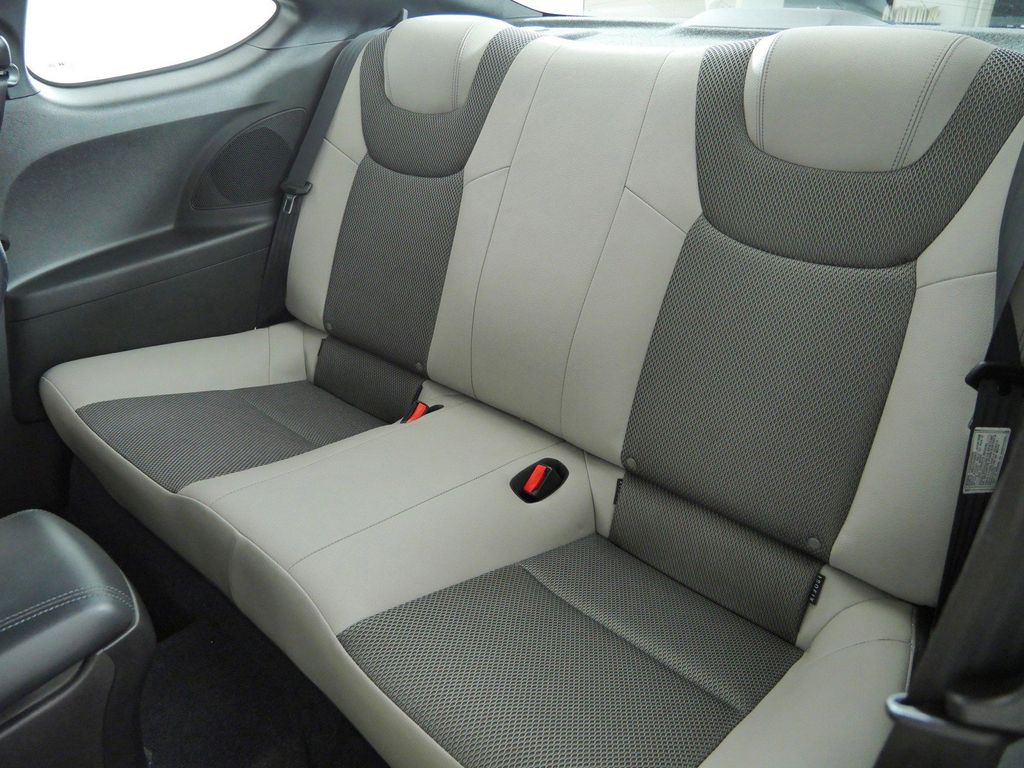 Thumbnail: 2015 Hyundai Genesis - 26
