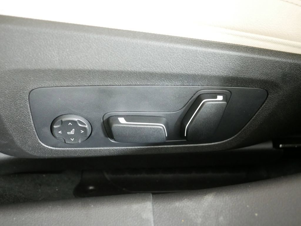 Thumbnail: 2025 BMW 3 Series - 37