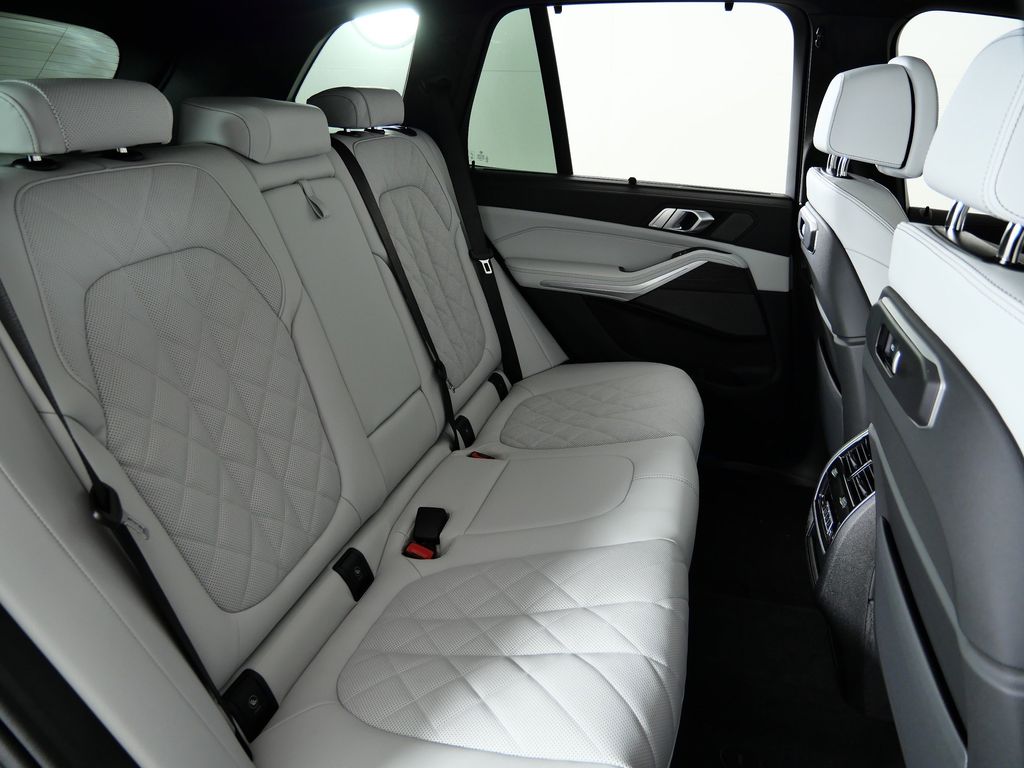 Thumbnail: 2026 BMW X5 - 27