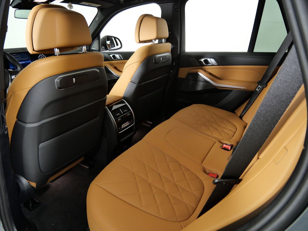 Thumbnail: 2026 BMW X5 - 32