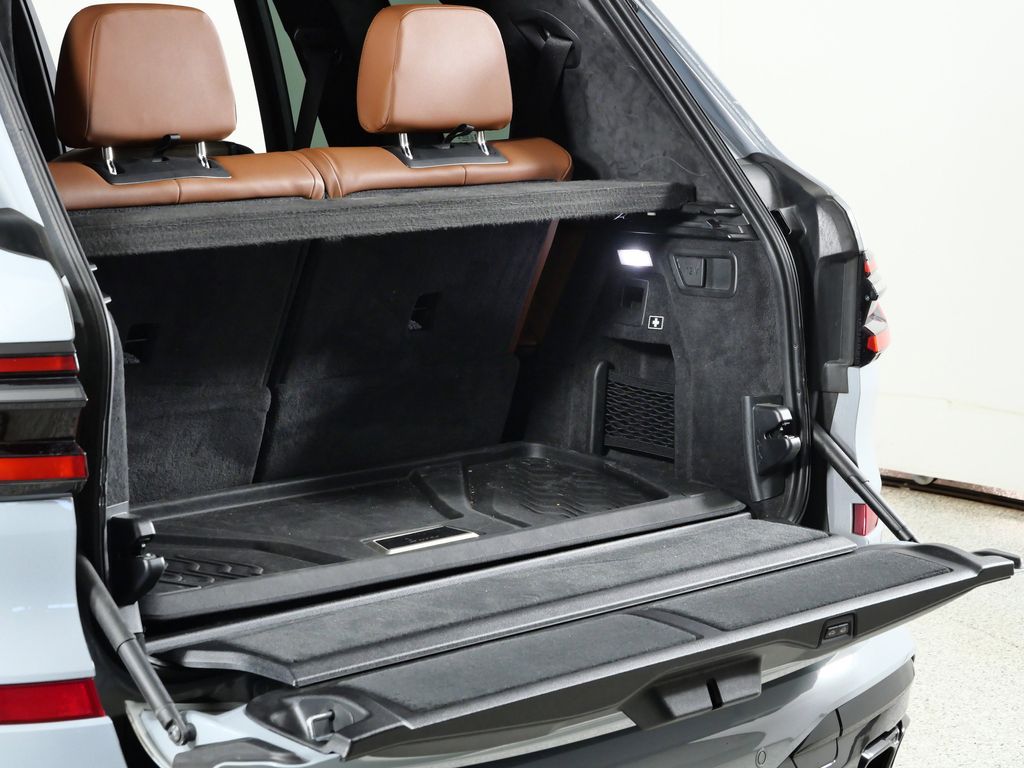 Thumbnail: 2025 BMW X7 - 30
