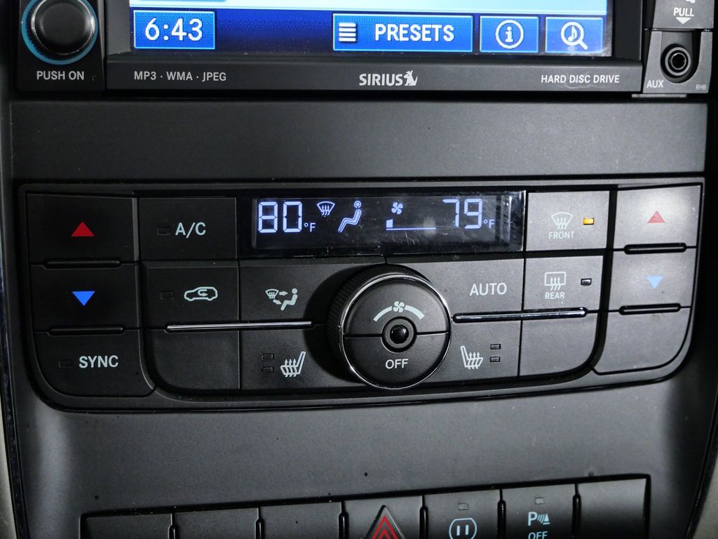 Thumbnail: 2011 Jeep Grand Cherokee - 41