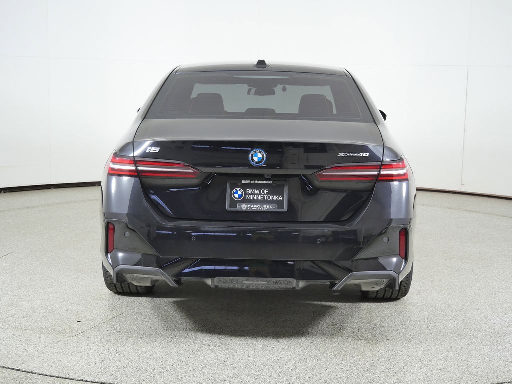 Thumbnail: 2026 BMW i5 - 12