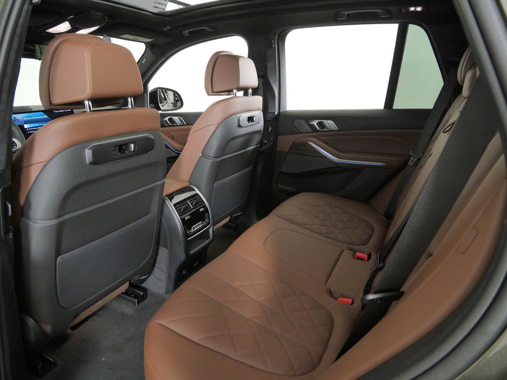 Thumbnail: 2026 BMW X5 - 32