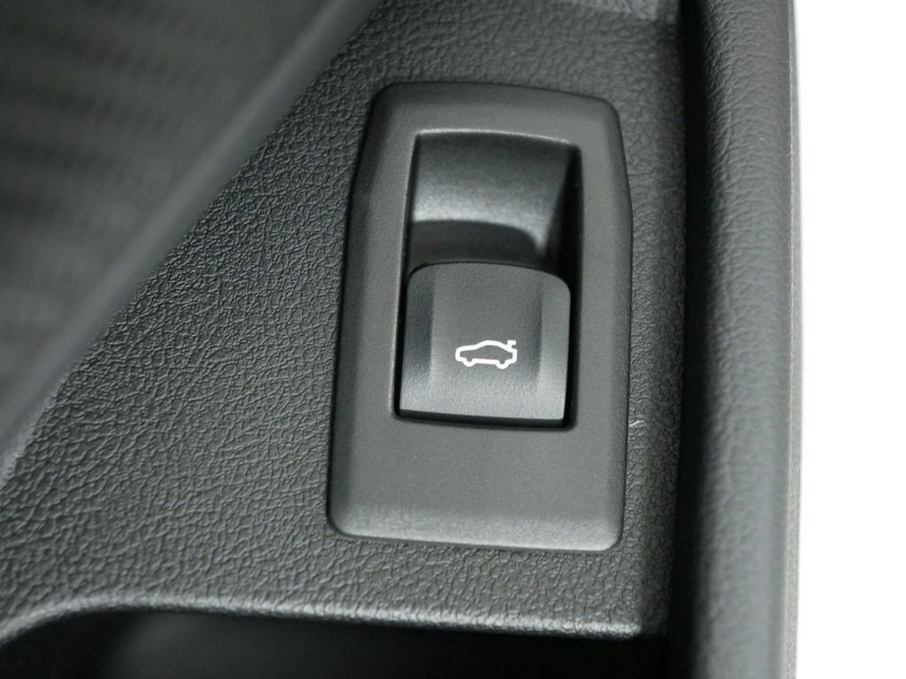 Thumbnail: 2025 BMW 3 Series - 36