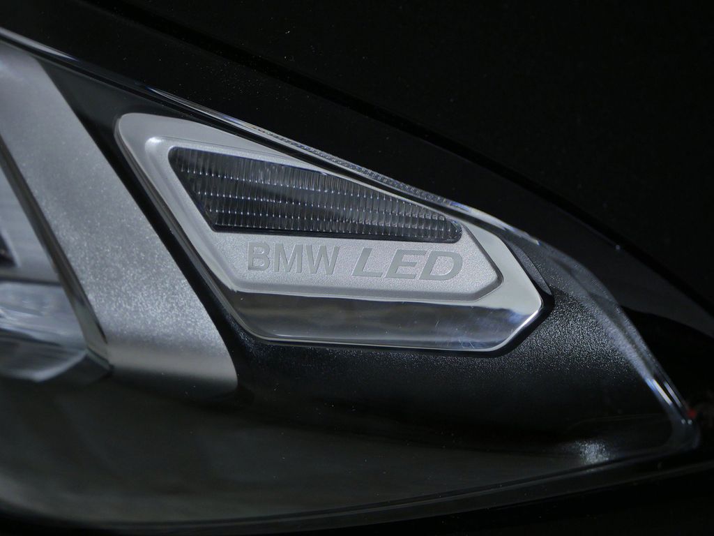 Thumbnail: 2023 BMW 3 Series - 4