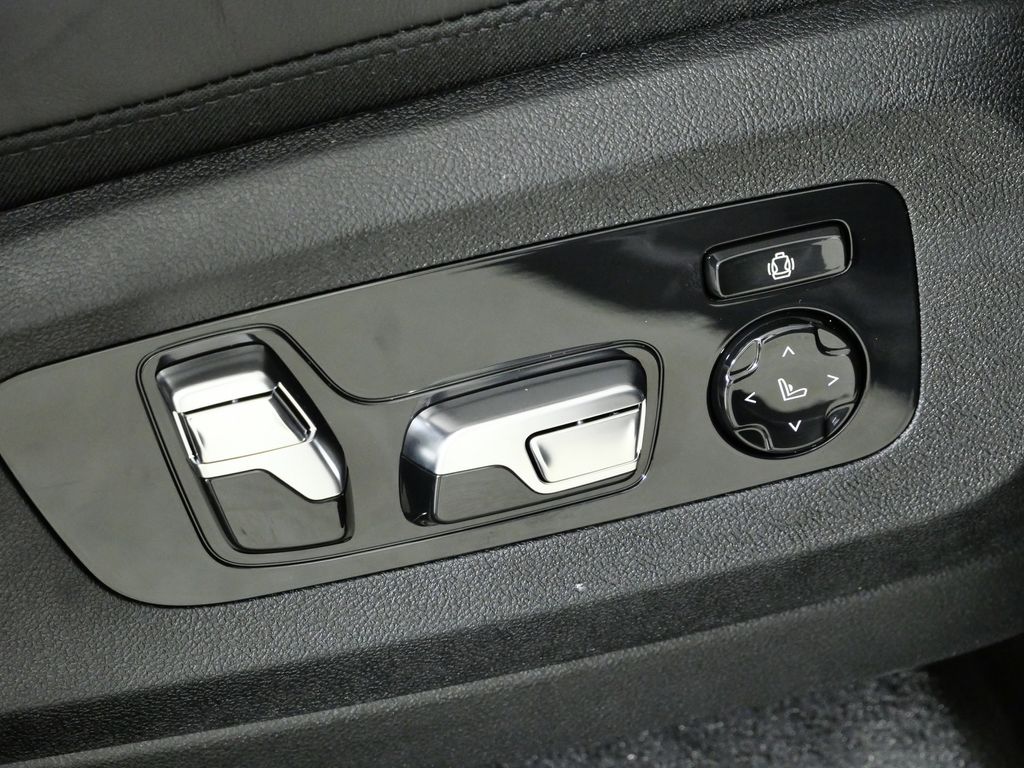 Thumbnail: 2026 BMW X7 - 22