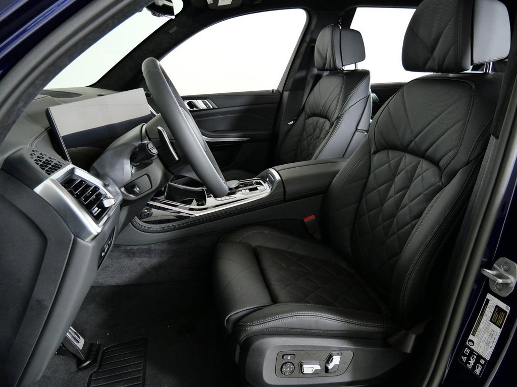 Thumbnail: 2026 BMW X7 - 36
