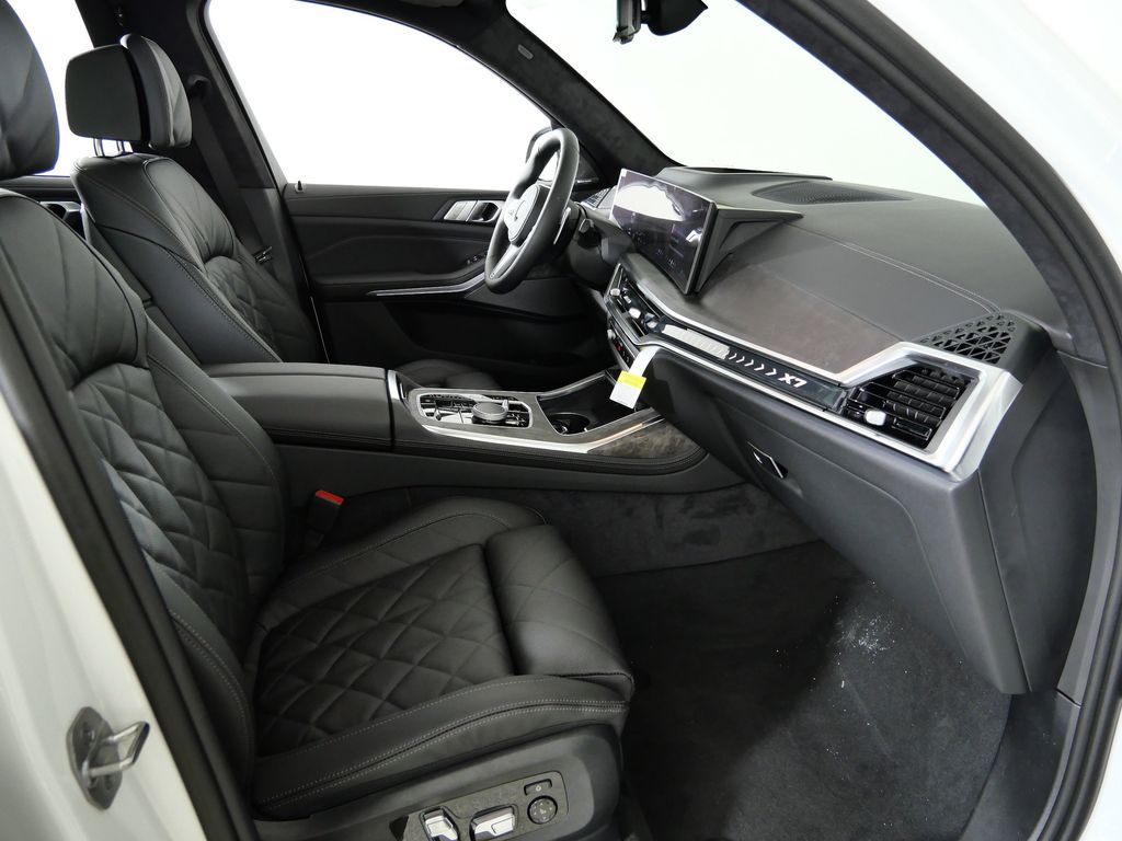 Thumbnail: 2026 BMW X7 - 20