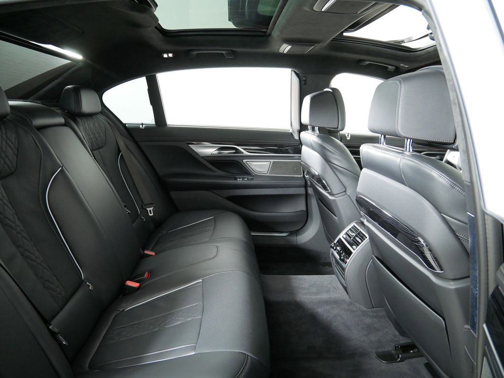 2022 BMW 7 Series 750i xDrive 29
