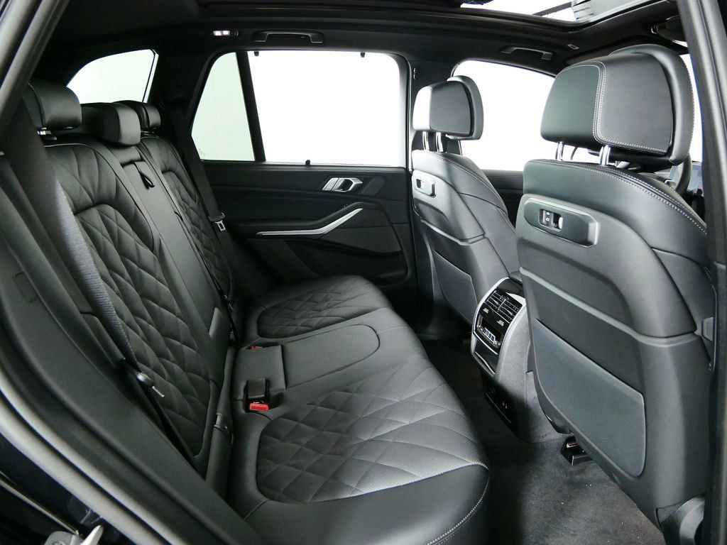 Thumbnail: 2026 BMW X5 - 25