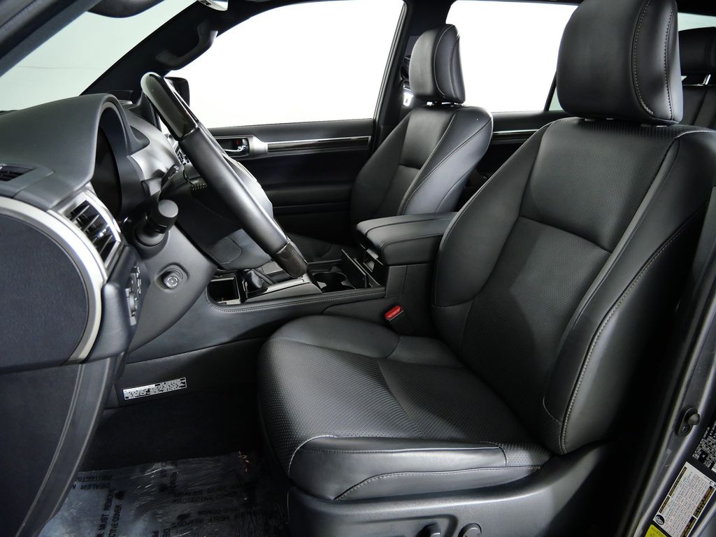 Thumbnail: 2023 Lexus GX - 34