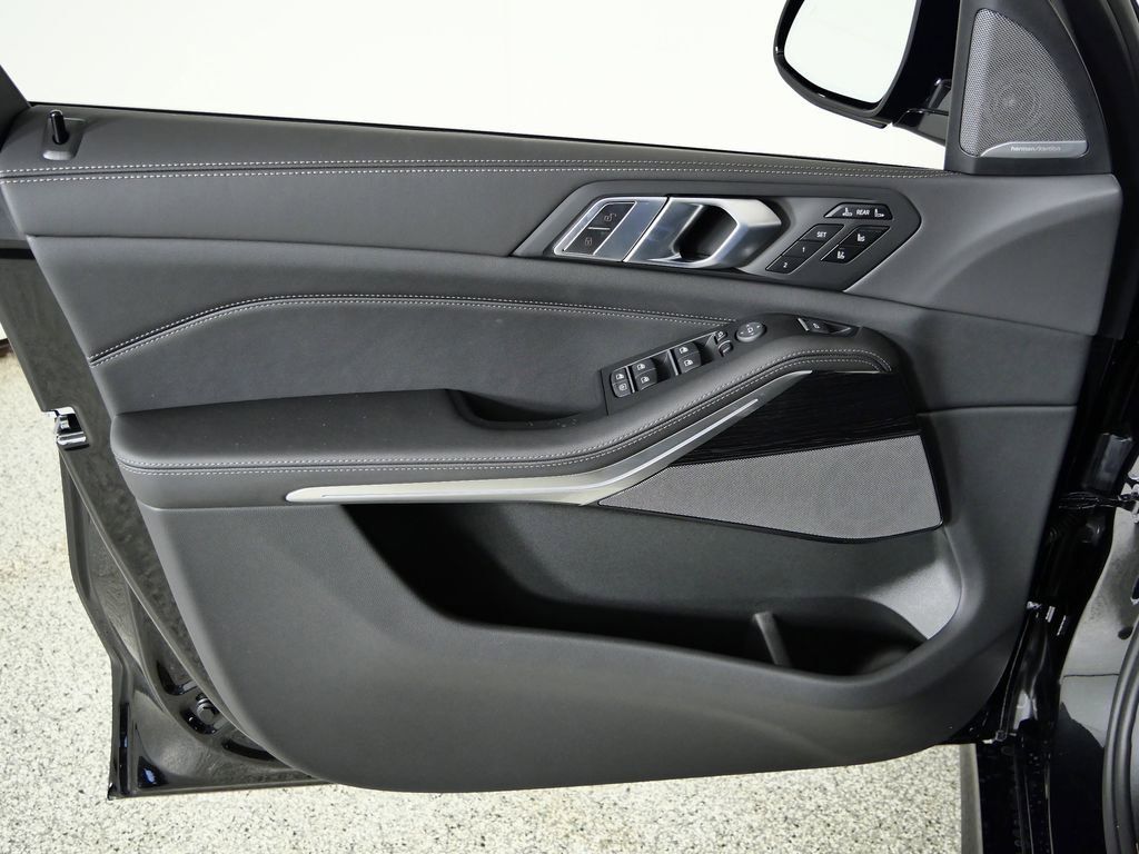 Thumbnail: 2026 BMW X7 - 36