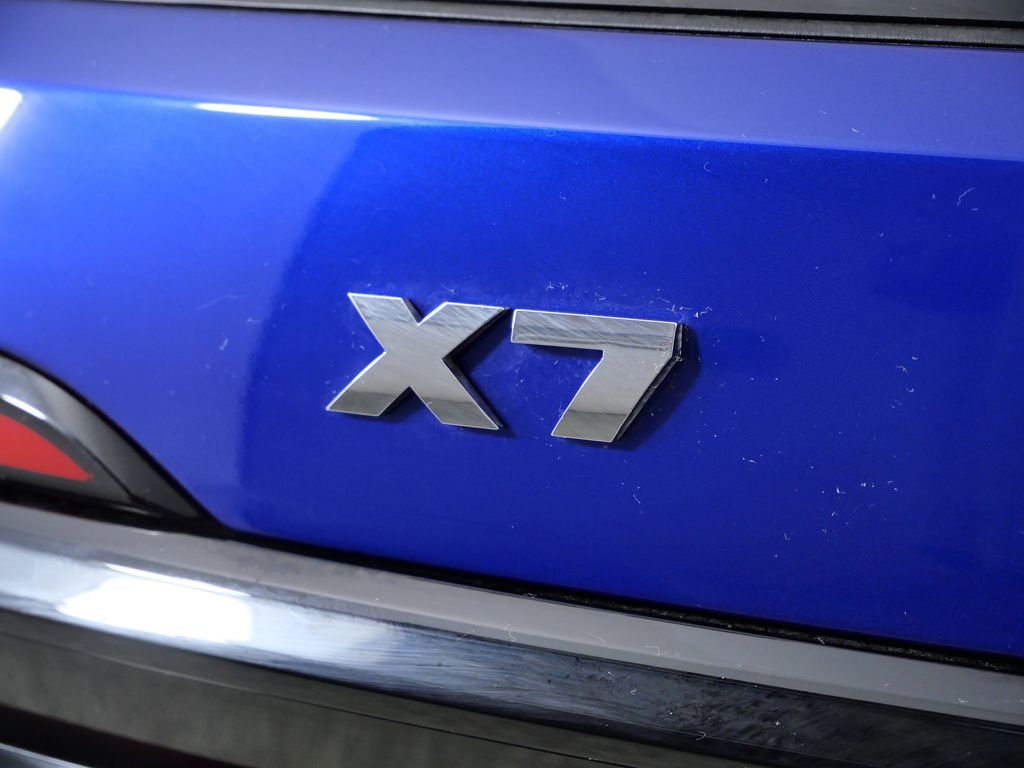 Thumbnail: 2026 BMW X7 - 13