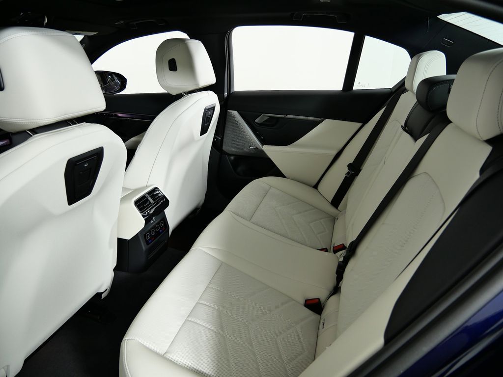 Thumbnail: 2026 BMW 5 Series - 30