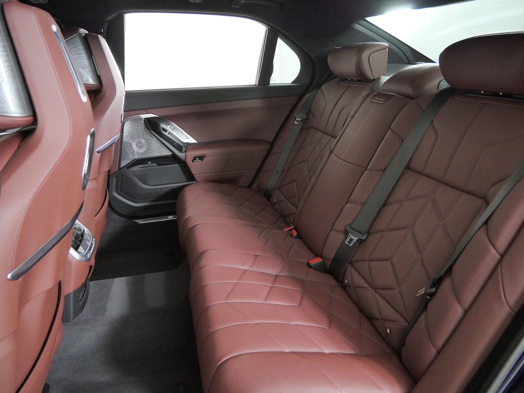Thumbnail: 2023 BMW 7 Series - 37