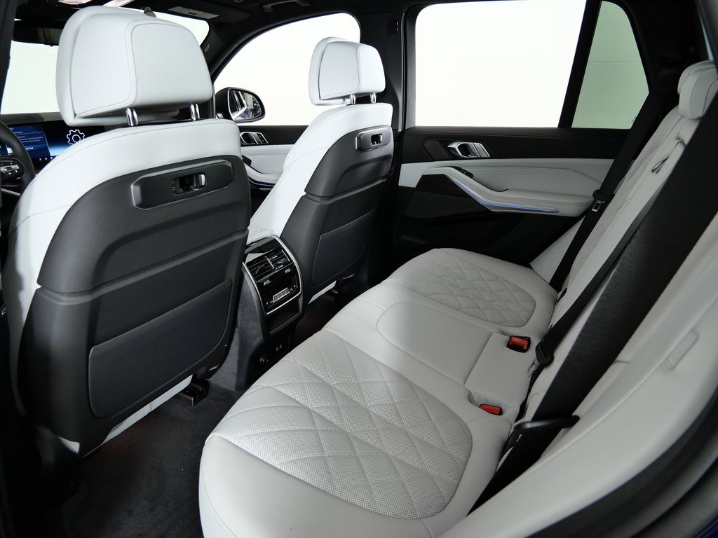 Thumbnail: 2026 BMW X5 - 32