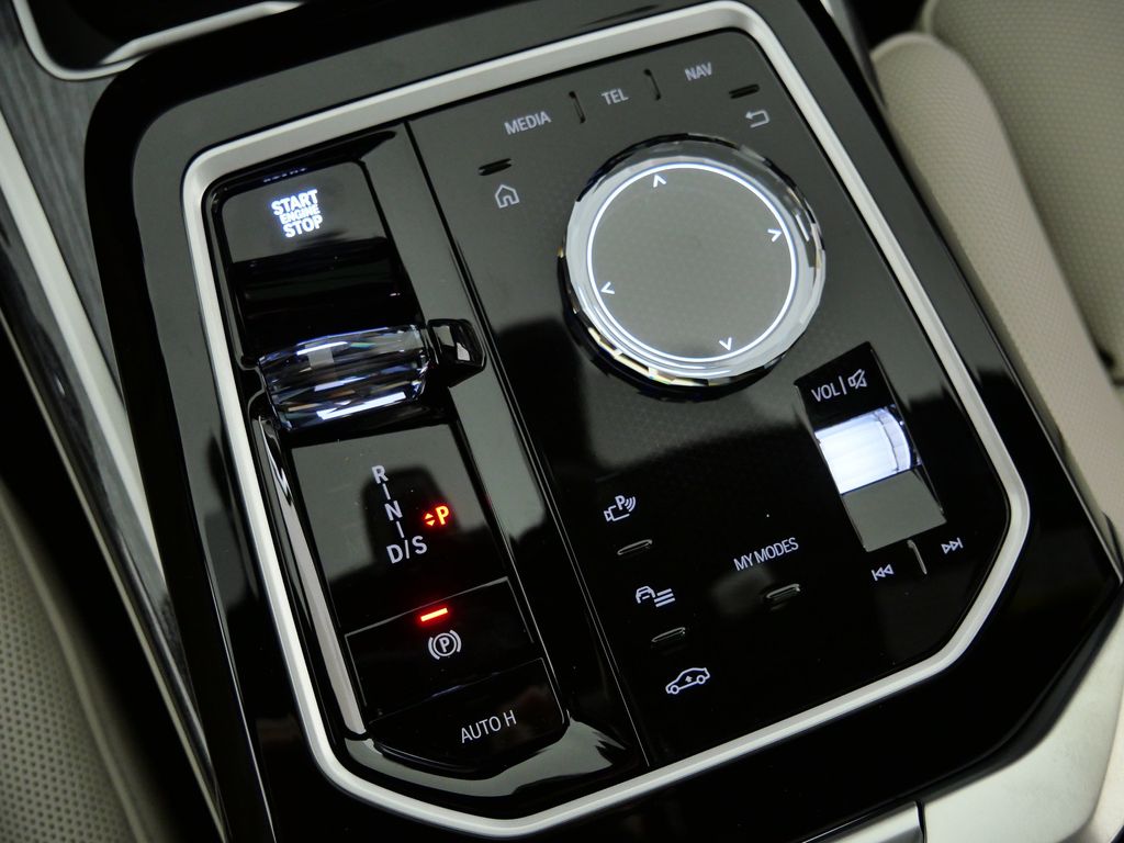 Thumbnail: 2026 BMW 7 Series - 48