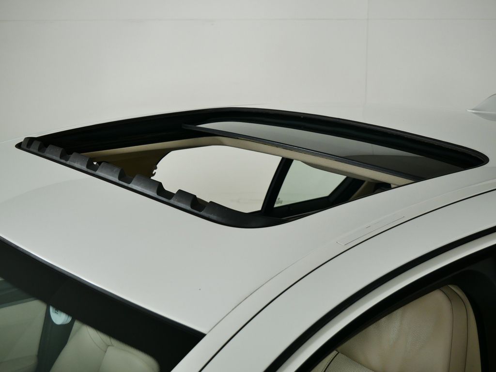 Thumbnail: 2013 BMW 5 Series - 20