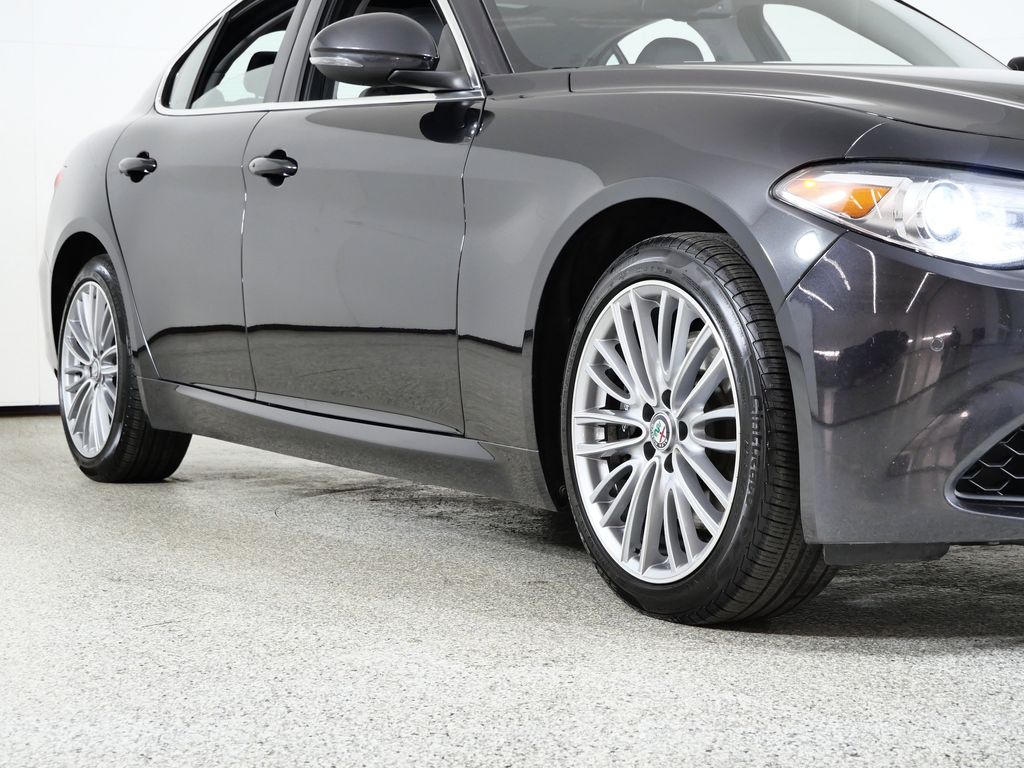 Thumbnail: 2017 Alfa Romeo Giulia - 7