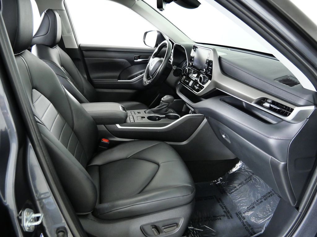 Thumbnail: 2020 Toyota Highlander - 21