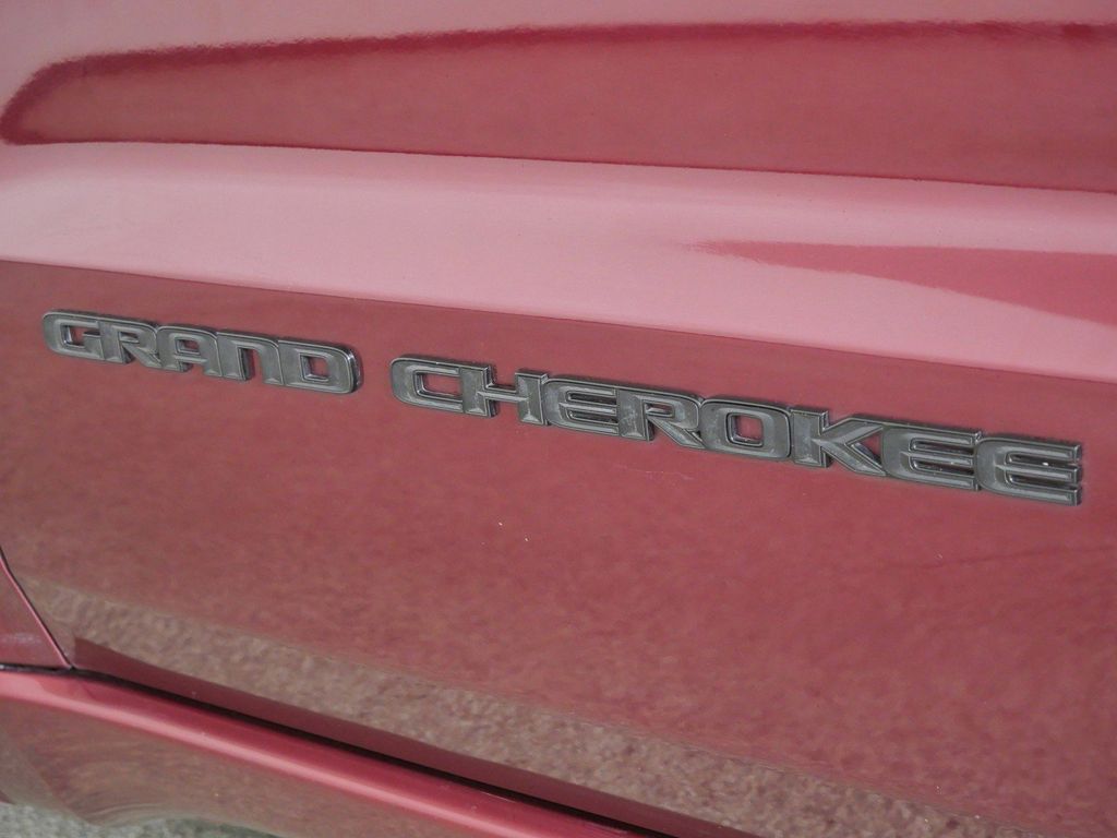 Thumbnail: 2017 Jeep Grand Cherokee - 13