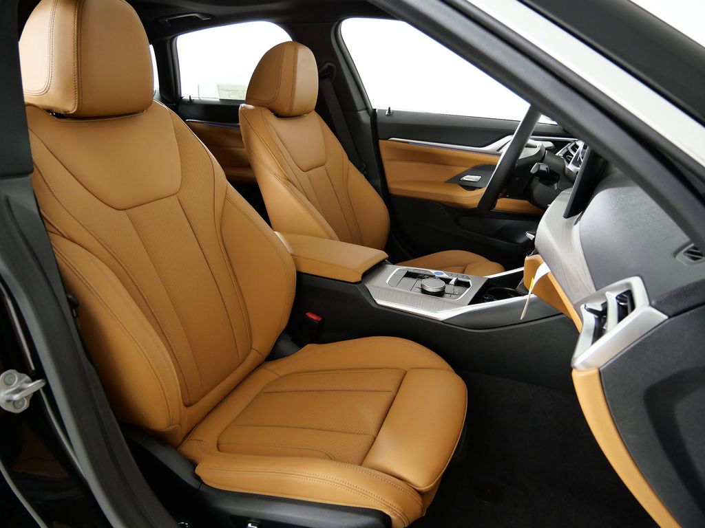 Thumbnail: 2026 BMW i4 - 21