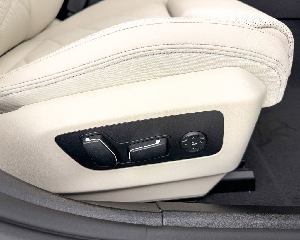 Thumbnail: 2025 BMW 5 Series - 24