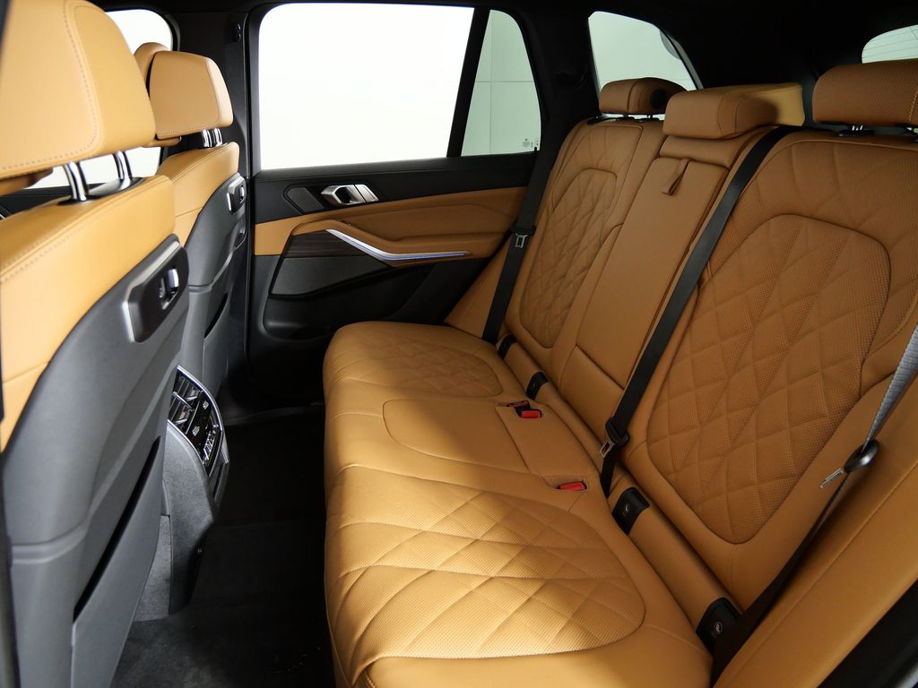 Thumbnail: 2026 BMW X5 - 33